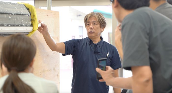 プロ養成スクールでの技術指導の様子